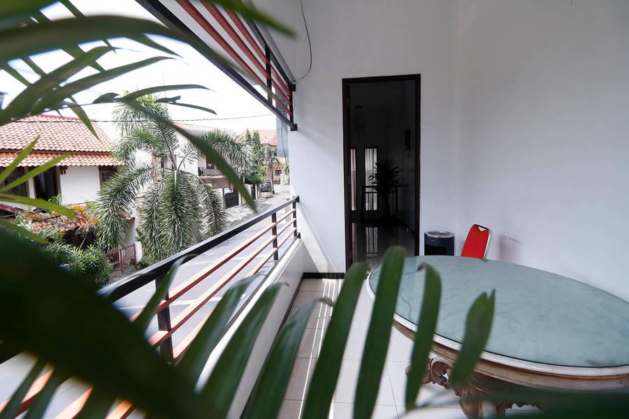 Reddoorz Plus Near Undip Tembalang Hotel Semarang Exterior photo