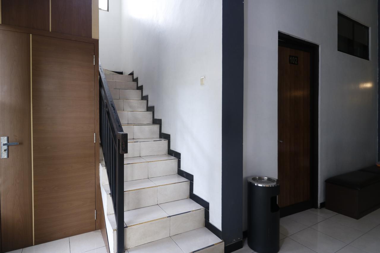 Reddoorz Plus Near Undip Tembalang Hotel Semarang Exterior photo