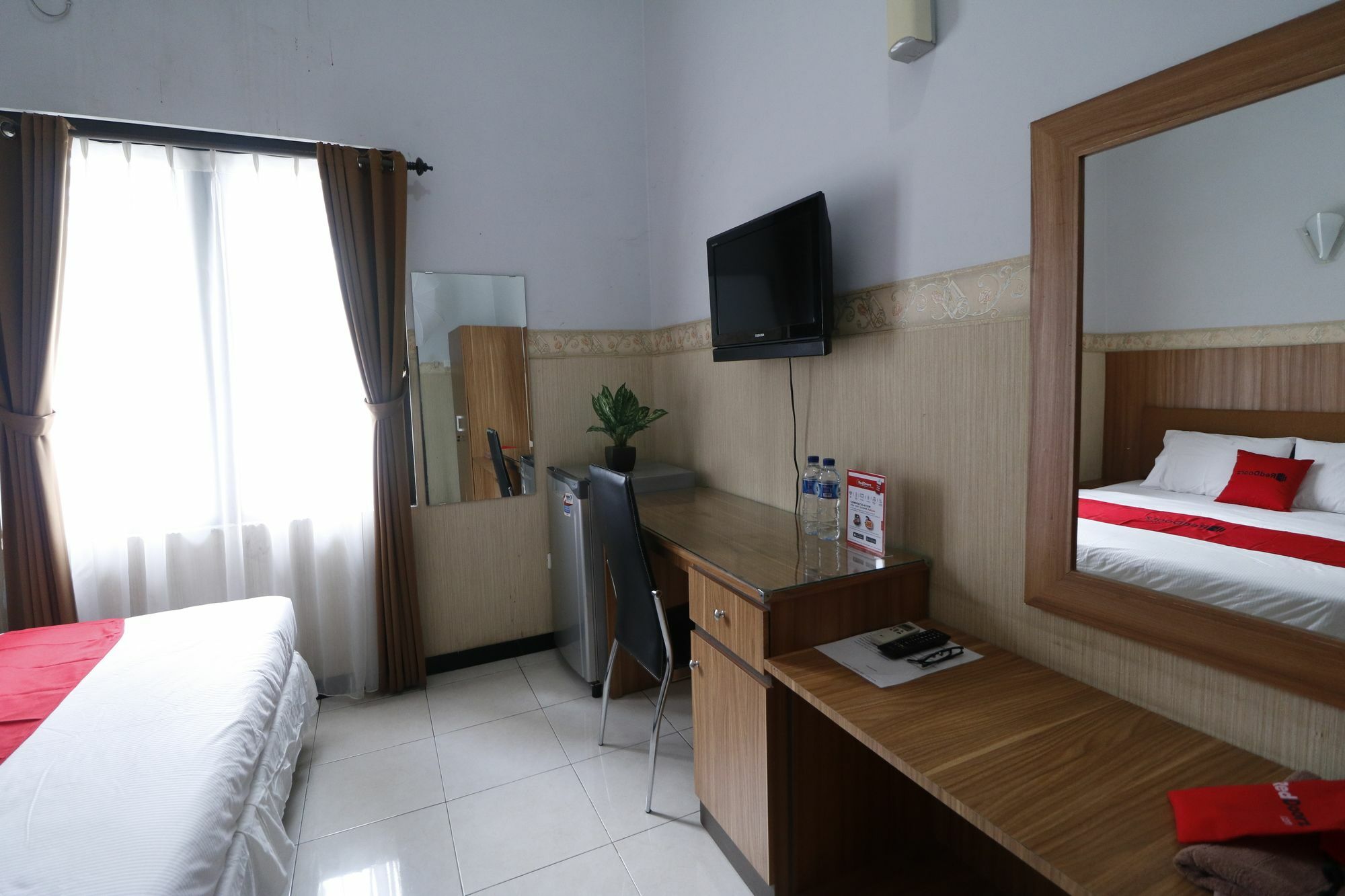 Reddoorz Plus Near Undip Tembalang Hotel Semarang Exterior photo